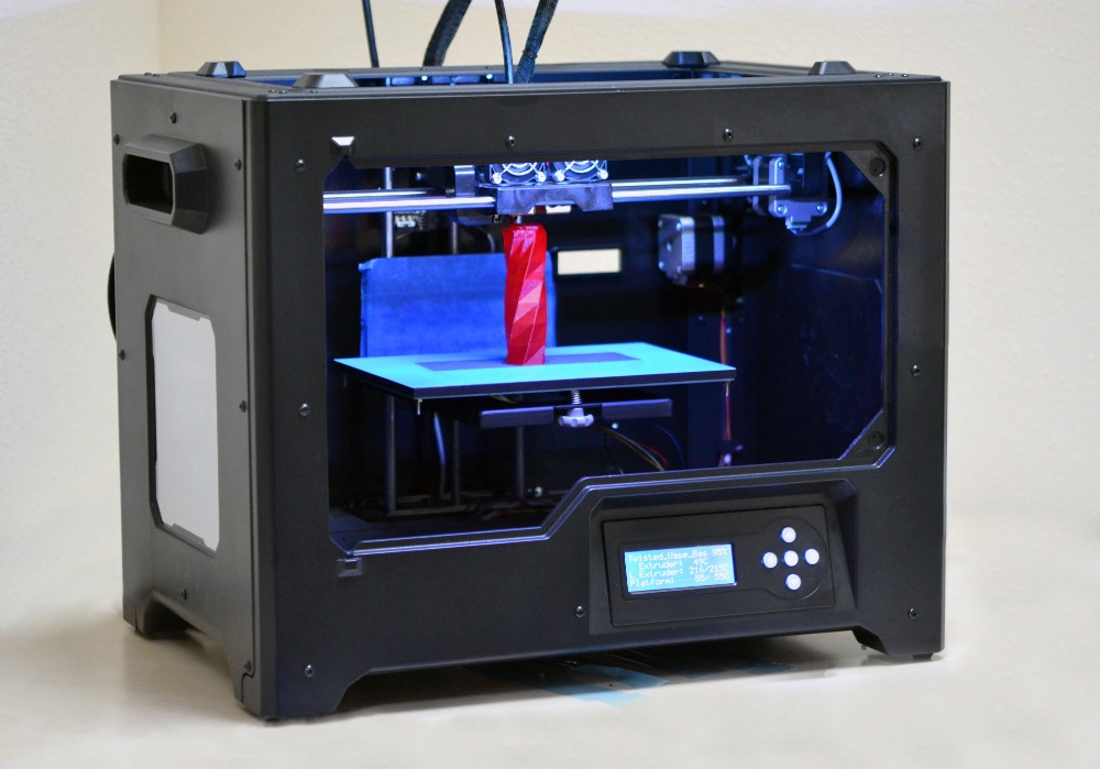 3D-Drucker mit rotem Objekt
